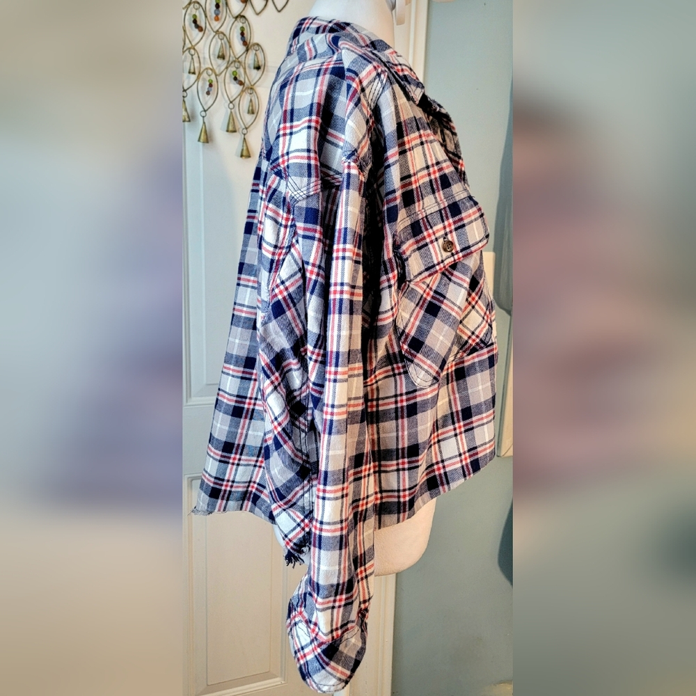 BDG Urban Outfitters Rayne Flannel Boxy Cropped Button Down Womens M Red Blue Gr - Picture 5 of 14